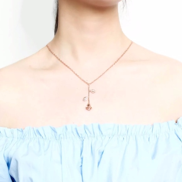 'Final Rose' Enchanted Rose Gold Necklace - Picture 5 of 6